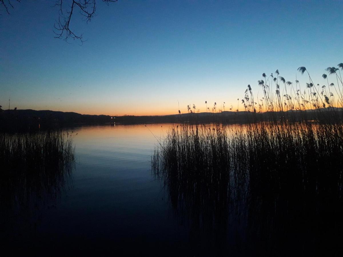 Apartamento Tramonto Al Lago Gavirate Exterior foto
